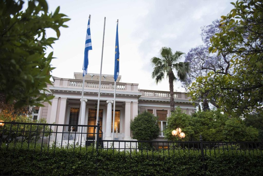 Η Αθήνα κρατά αποστάσεις από τη σύρραξη Ισραήλ-Ιράν: Καμία εμπλοκή, πλήρης ετοιμότητα - FinanceNews.gr