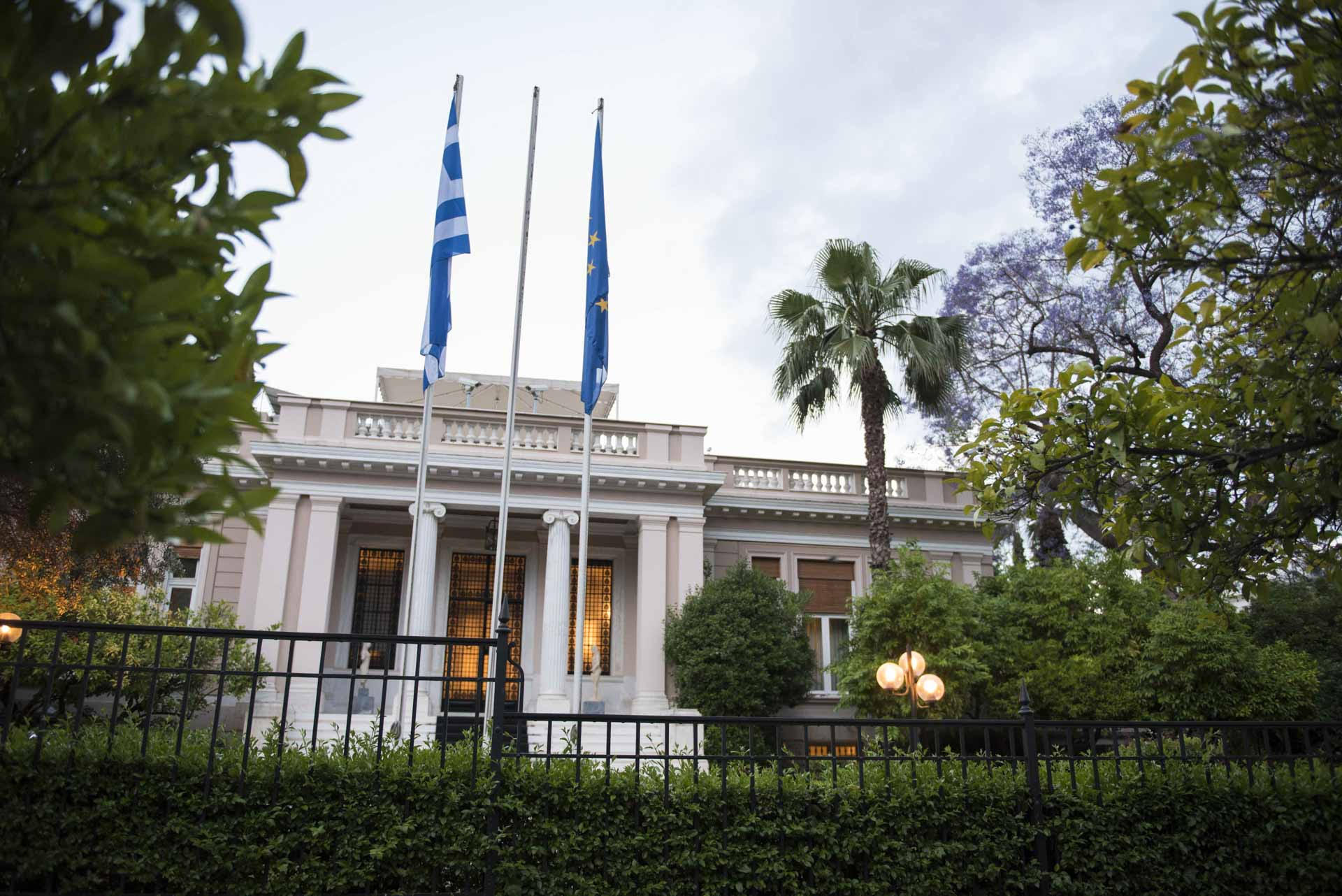 Η Αθήνα κρατά αποστάσεις από τη σύρραξη Ισραήλ-Ιράν: Καμία εμπλοκή, πλήρης ετοιμότητα - FinanceNews.gr