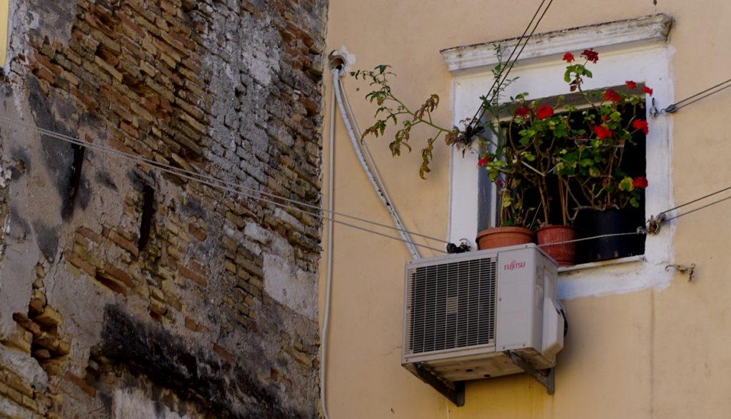 Πώς να χρησιμοποιείτε έξυπνα το air condition χωρίς να «καίτε» το πορτοφόλι σας