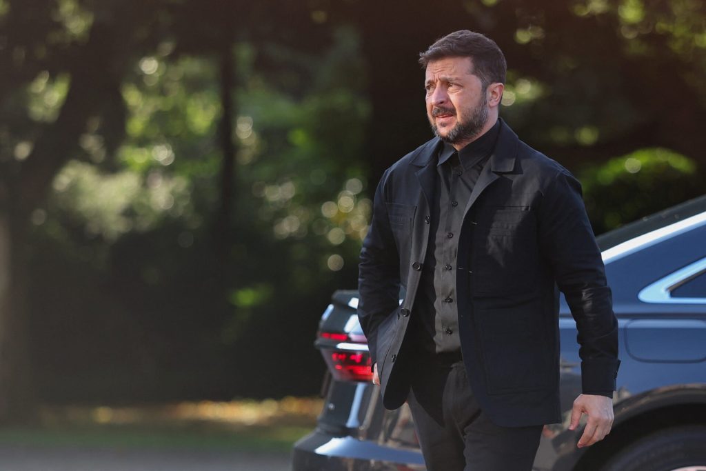 Ζελένσκι: Φόρεσε κάτι που μοιάζει με κοστούμι και... προβλημάτισε τις στοιχηματικές αγορές