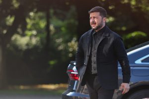 Ζελένσκι: Φόρεσε κάτι που μοιάζει με κοστούμι και... προβλημάτισε τις στοιχηματικές αγορές