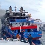 Τραγωδία στην Ινδονησία με 5 νεκρούς, όταν πλοίο τυλίχθηκε στις φλόγες  - 300 διασώθηκαν