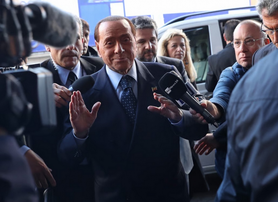 O Silvio Berlusconi «στοιχειώνει» τα γερμανικά ΜΜΕ - To deal που προκαλεί πολιτικό σεισμό