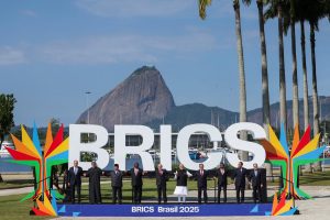 BRICS: «Σοβαρές ανησυχίες» για τους δασμούς – Το μήνυμα Πούτιν μέσω βίντεο