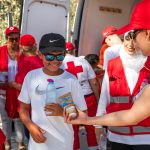 Ο Ελληνικός Ερυθρός Σταυρός διένειμε 5.000 μπουκάλια εμφιαλωμένο νερό στους επισκέπτες της Ακρόπολης