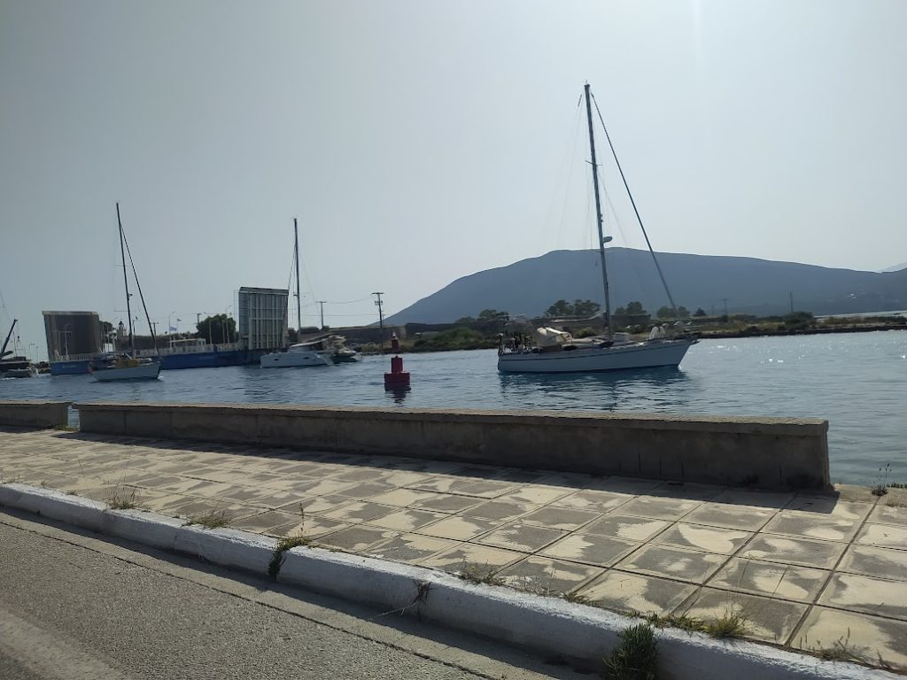 Λευκάδα: Παρατείνεται η ακινησία της πλωτής γέφυρας – Κλειστός ο δίαυλος για πέμπτη μέρα - FinanceNews.gr