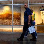 ΗΠΑ: Μικρή άνοδος της καταναλωτικής εμπιστοσύνης τον Ιούλιο