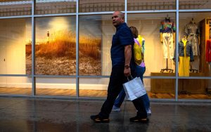 ΗΠΑ: Μικρή άνοδος της καταναλωτικής εμπιστοσύνης τον Ιούλιο