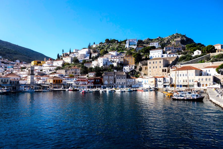 Μέσω gov.gr υποβάλλονται οι αιτήσεις για αποβίβαση οχημάτων στην Ύδρα - FinanceNews.gr