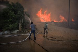 Ολονύχτια μάχη με τις φλόγες σε περιοχές της Ελλάδας - Χωρίς ενεργό μέτωπο η Αττική