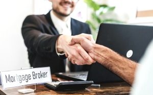 Εκρηκτική αύξηση επιχειρηματικών δανείων: Η Ελλάδα πρωταγωνιστεί στην πιστωτική επέκταση - FinanceNews.gr