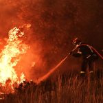 Ωρωπός: Καίγονται σπίτια στο Ασπροχώρι - Ανεξέλεγκτο το μέτωπο - FinanceNews.gr