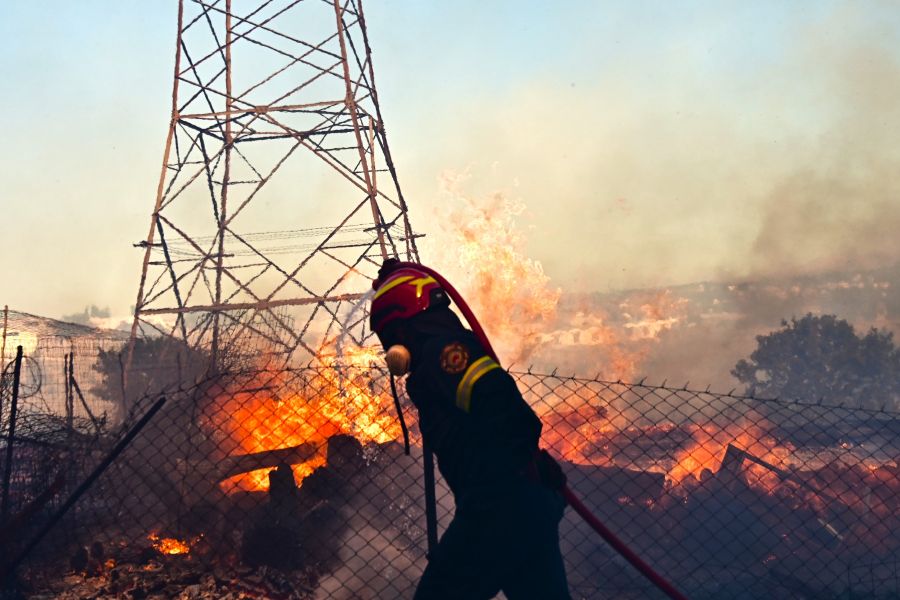 Φωτιά τώρα: Μαίνεται η μάχη με τις φλόγες σε Χανιά, Εύβοια, Μεσσηνία και Κύθηρα - FinanceNews.gr