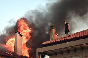 Πυρκαγιά στη Δροσοπηγή: 145 πυροσβέστες, 17 εναέρια μέσα και αλλεπάλληλα 112 - FinanceNews.gr