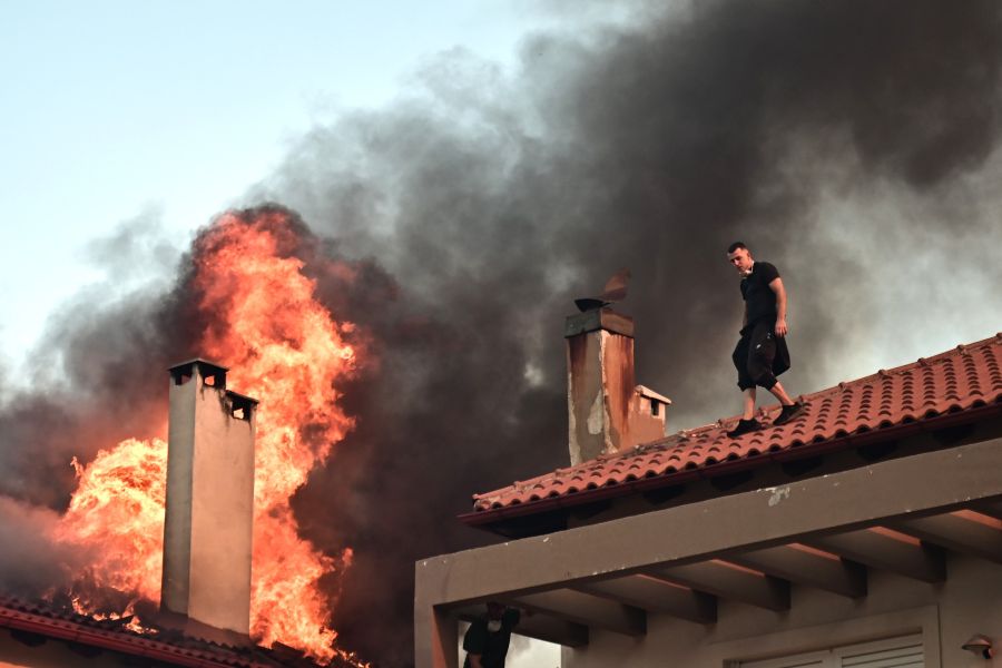 Πυρκαγιά στη Δροσοπηγή: 145 πυροσβέστες, 17 εναέρια μέσα και αλλεπάλληλα 112 - FinanceNews.gr