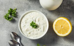 Γιαούρτι το καλοκαίρι: 4 απρόσμενοι τρόποι να το απολαύσετε δροσερά και αλλιώς