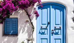 Γιατί τα σπίτια στις Κυκλάδες είναι λευκά με μπλε;