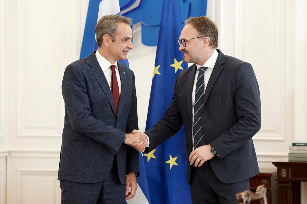 Επίτροπος Ενέργειας προς Κ. Μητσοτάκη: Αποφασισμένη να συμβάλει στη μείωση τιμών η Επιτροπή - Σχέδιο για τα ευρωπαϊκά δίκτυα το φθινόπωρο