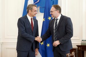 Επίτροπος Ενέργειας προς Κ. Μητσοτάκη: Αποφασισμένη να συμβάλει στη μείωση τιμών η Επιτροπή - Σχέδιο για τα ευρωπαϊκά δίκτυα το φθινόπωρο