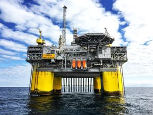 Ανεβάζει «θερμοκρασία» το πετρέλαιο: Κυρώσεις, παρασκηνιακές επαφές και ενεργειακές ελλείψεις - FinanceNews.gr