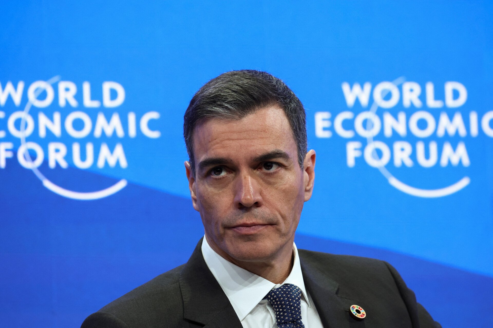 Σε σοκ το κόμμα του Σάντσεθ: Μπορεί να επιβιώσει ο Ισπανός πρωθυπουργός μετά τη σύλληψη του στενού συνεργάτη του;