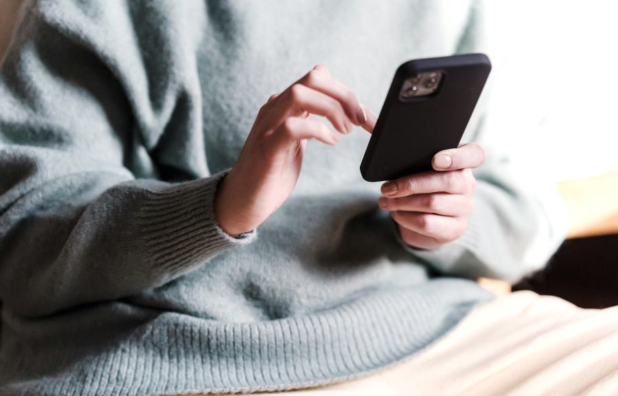 «Ψεύτικα SMS από… Τελωνεία»: Η ΑΑΔΕ προειδοποιεί για νέο κύμα απάτης - FinanceNews.gr