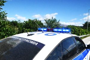 Φονικό τροχαίο στη Βούλα: Γυναίκα σκοτώθηκε όταν το ΙΧ της καρφώθηκε σε τοίχο - FinanceNews.gr