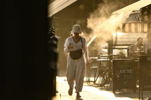 Υπουργείο Εργασίας: Σε ποιες περιοχές καθίσταται υποχρεωτική παύση εργασιών σε υπαίθριες δραστηριότητες αύριο Δευτέρα λόγω καύσωνα