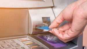 Αντίστροφη μέτρηση για τις αναλήψεις χωρίς προμήθεια από τα ΑΤΜ τραπεζών – Τι αλλάζει από Δευτέρα 11/8