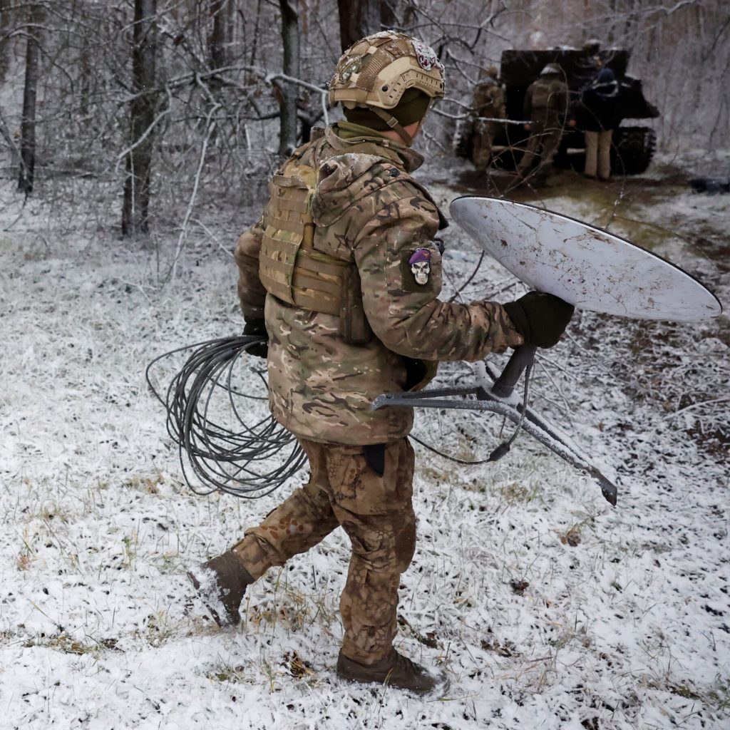 09ukraine-briefing-starlink-drones-A-gwqc-mediumSquareAt3X.jpg