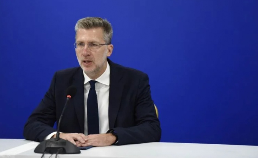 Επίθεση ΠΑΣΟΚ στον Σκέρτσο: Ζει στο ροζ σύννεφο των excel,  η πραγματικότητα στην αγορά εργασίας είναι σκληρή