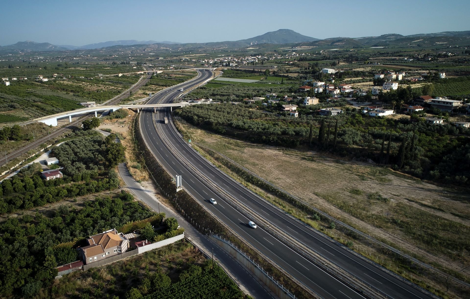 Όλο και περισσότερα οχήματα στους ελληνικούς αυτοκινητοδρόμους: Αύξηση 4,58% της κίνησης μέσα σε έναν χρόνο