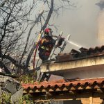 Φωτιά τώρα στη Κερατέα: Καίγονται σπίτια - Νέο 112 για εκκένωση οικισμών - FinanceNews.gr