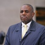 Βρετανική υποκρισία: «Το εποικιστικό σχέδιο του Ισραήλ στη Δυτική Όχθη συνιστά παραβίαση του διεθνούς δικαίου»