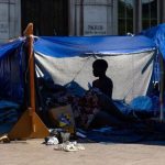 Γαλλία: Περισσότερα από 2.000 παιδιά κοιμούνται στον δρόμο
