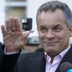ΤΑΖ: «Όταν οι διακοπές ενός ολιγάρχη τελειώνουν στην Αθήνα»
