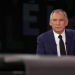 Σεισμός (και πάλι) στη Γαλλία – Δραπετεύει η κυβέρνηση Bayrou, ο ίδιος ζήτησε ψήφο εμπιστοσύνης, βλέπει το κραχ