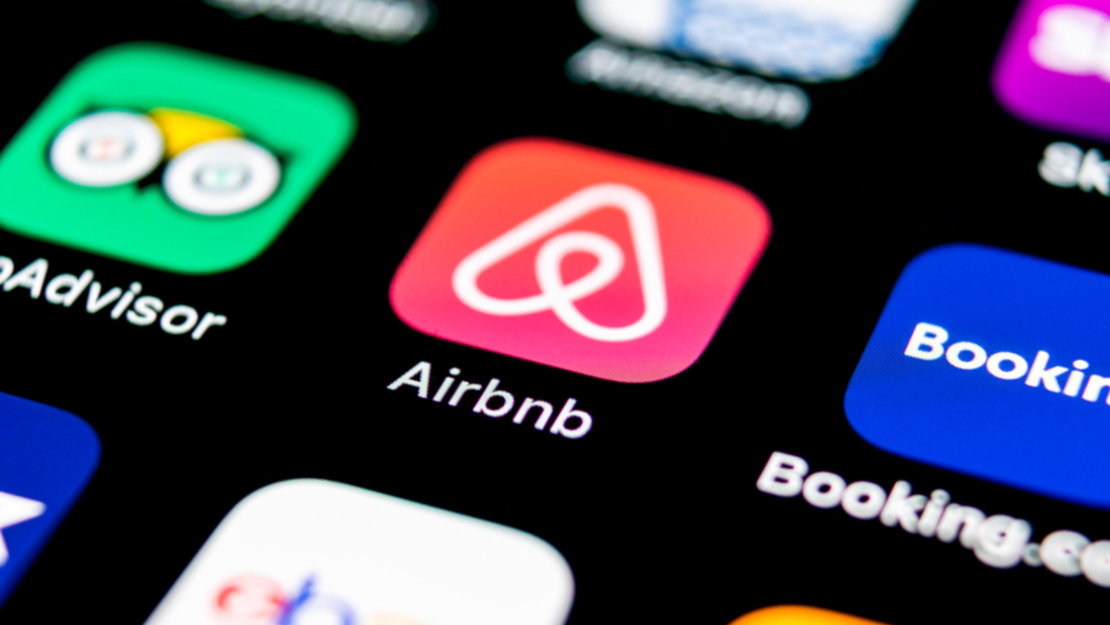 Airbnb - Βραχυχρόνιες μισθώσεις: Νέοι κανόνες - FinanceNews.gr