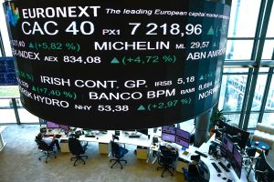 Sell-off στο Παρίσι: Ο CAC40 βουλιάζει και τα spreads γαλλικών ομολόγων διευρύνονται - FinanceNews.gr