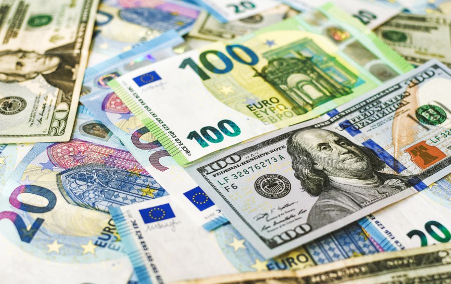 Η μεγάλη μάχη του EUR/USD: Δεμένα χέρια από Γαλλία και Fed, όλα κρίνονται στα νούμερα - FinanceNews.gr