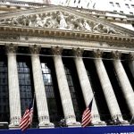Wall Street: Άνοδος των δεικτών παρά τις πιέσεις σε κρυπτονομίσματα και μέταλλα