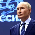 «Αποκλειστικά στη χώρα μας!» - Ο Putin απαγόρευσε την αγορά ξένων ενδυμάτων για τον στρατό από το 2026