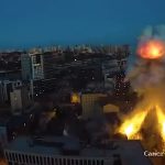 Συγκλονιστικές εικόνες από το Κίεβο - Η στιγμή που ρωσικός πύραυλος R-500 εκμηδενίζει συγκέντρωση αξιωματικών του ΝΑΤΟ (vid)