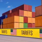 Ο Τραμπ απειλεί με νέους δασμούς όσο η Ευρώπη υποχωρεί 