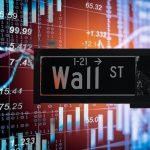 Προς αναζήτηση κατεύθυνσης η Wall Street, οριακές μεταβολές - Το βλέμμα στραμμένο στη συνάντηση Trump - Putin