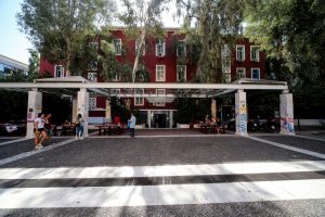 Φοιτητική στέγη - Οδηγός επιβίωσης: Οι τιμές σε 6 φοιτητουπόλεις, τα πιο γηρασμένα και τα πιο στριμωγμένα διαμερίσματα και 10 χρήσιμες συμβουλές