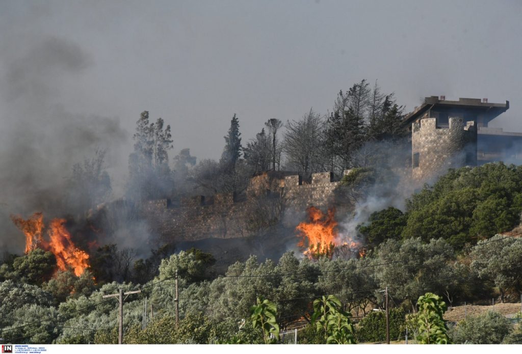 Φωτιά στην Αχαΐα: Μήνυμα 112 για εκκένωση σε Βούντενη και Μπάλα