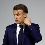 Καθησυχάζει ο Μακρόν για την πτώση της γαλλικής αγοράς: «Η οικονομία μας είναι σταθερή»