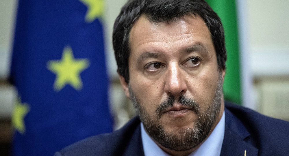 Σαλβίνι τρόλαρε τον Μακρόν με... κράνος και τουφέκι: Διπλωματικό επεισόδιο Γαλλίας – Ιταλίας - FinanceNews.gr