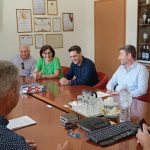 Στην Σάμο ο Ανδρουλάκης: Επισκέφτηκε τον Ενιαίο Οινοποιητικό Αγροτικό Συνεταιρισμό - FinanceNews.gr